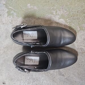 AJ Valenci NWOT Gunmetal Ankle Boots Sz 5.5